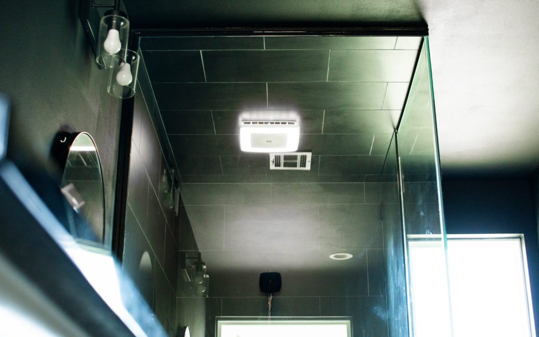 Frameless vs. Framed Shower Doors: A Tulsa Homeowner’s Guide