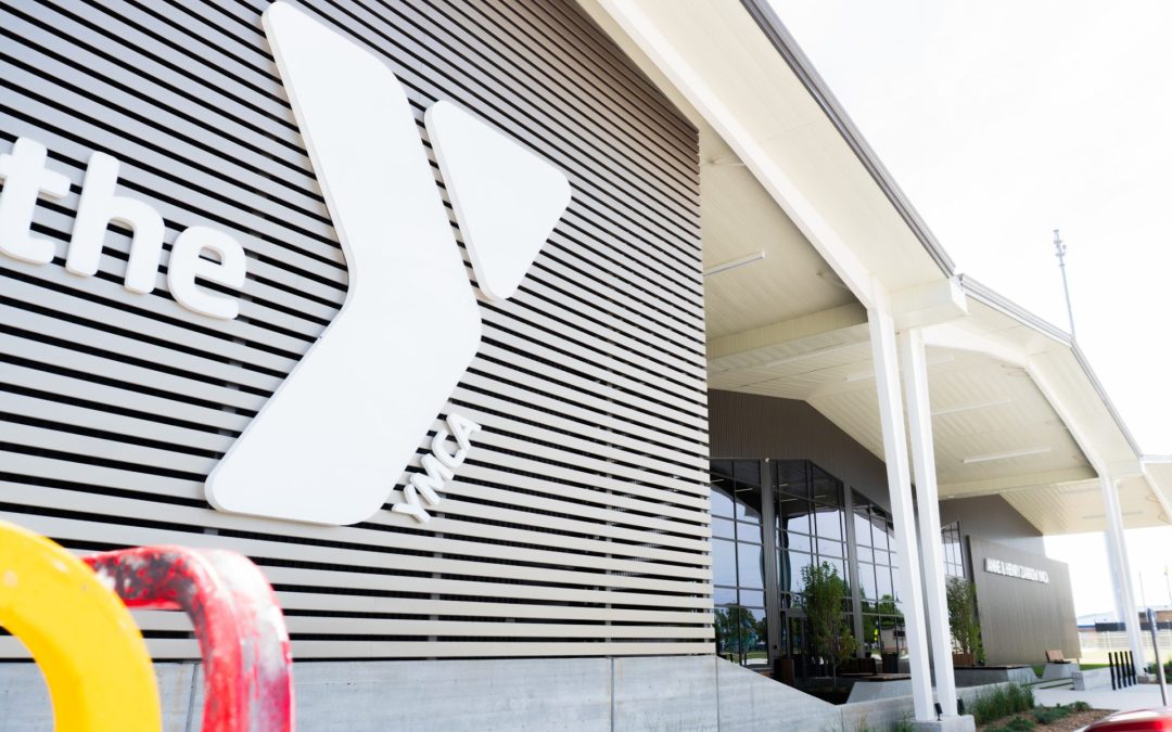 Tulsa’s Top Glass Trends for 2025: From Smart Glass to Textured Privacy Panels
